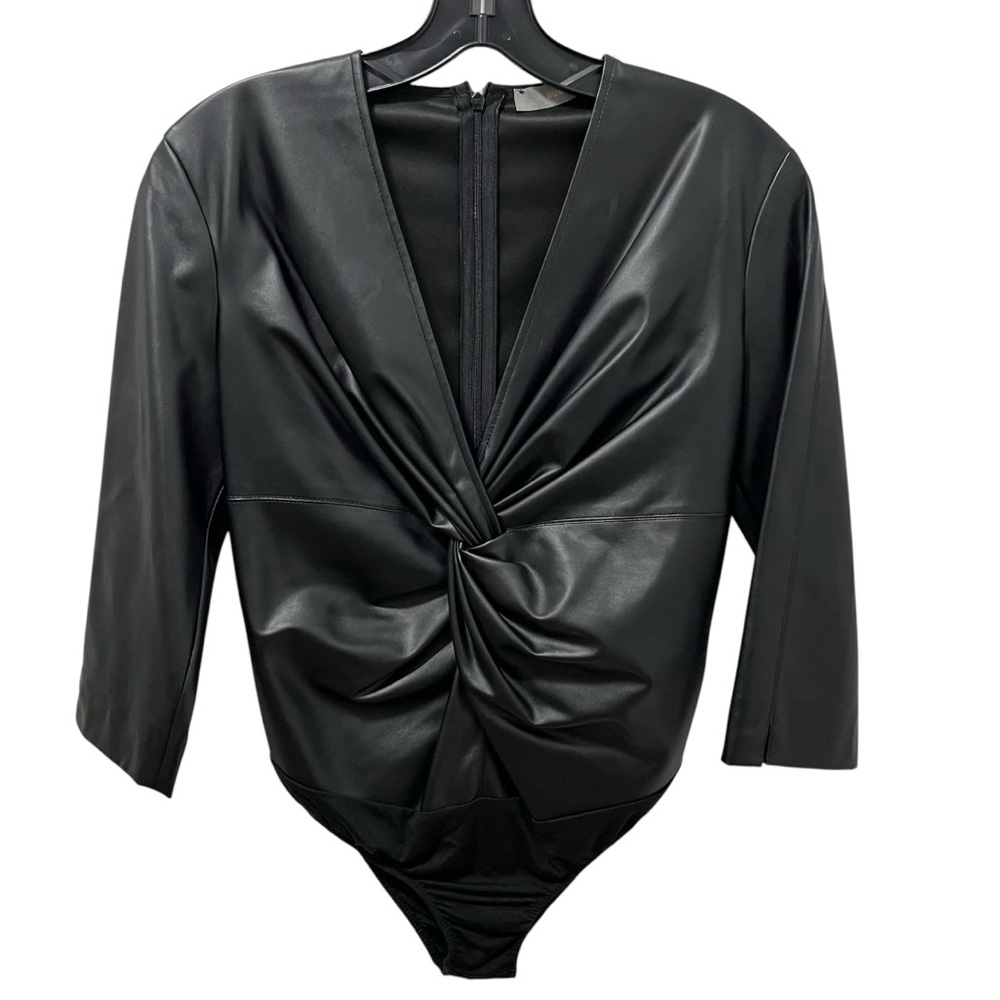 TWISTED FRONT BODYSUIT IN BLACK FAUX LEATHER